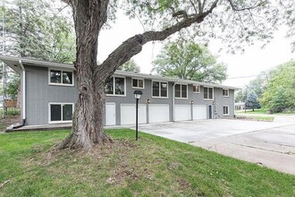 2535 Saint Thomas Dr, Unit 1 in Lincoln, NE - Building Photo - Building Photo