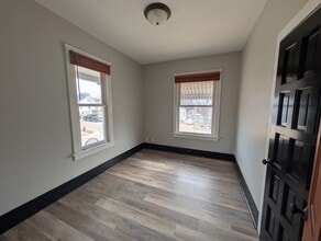 1865 Grace St in Dubuque, IA - Building Photo - Building Photo