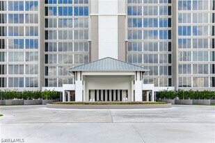 13925 Old Coast Rd in Naples, FL - Building Photo