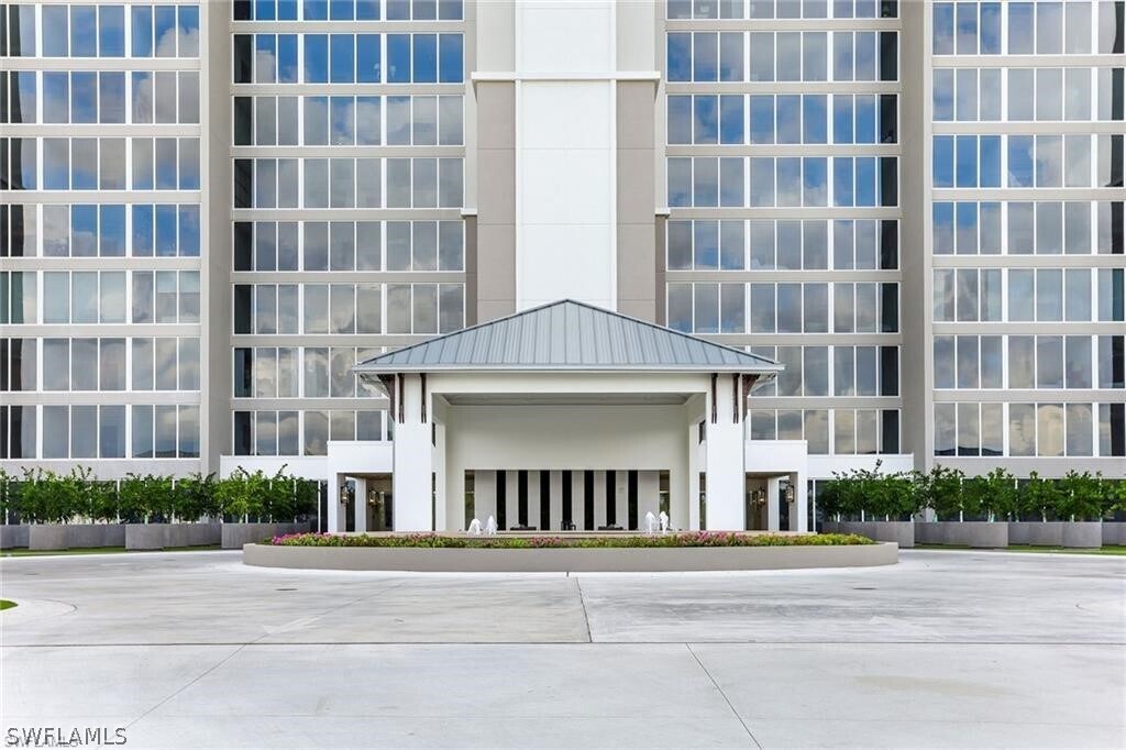 13925 Old Coast Rd in Naples, FL - Foto de edificio
