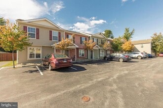 56 S Charlotte St in Pottstown, PA - Building Photo - Building Photo