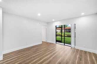 21905 Lake Forest Cir in Boca Raton, FL - Building Photo - Building Photo