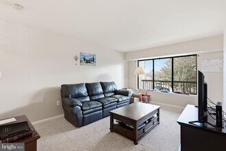 9569 Coggs Bill Dr in Manassas, VA - Building Photo - Building Photo