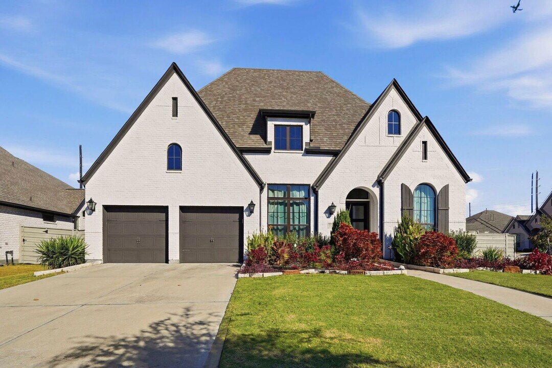 2239 Plum Creek Dr in Manvel, TX - Building Photo