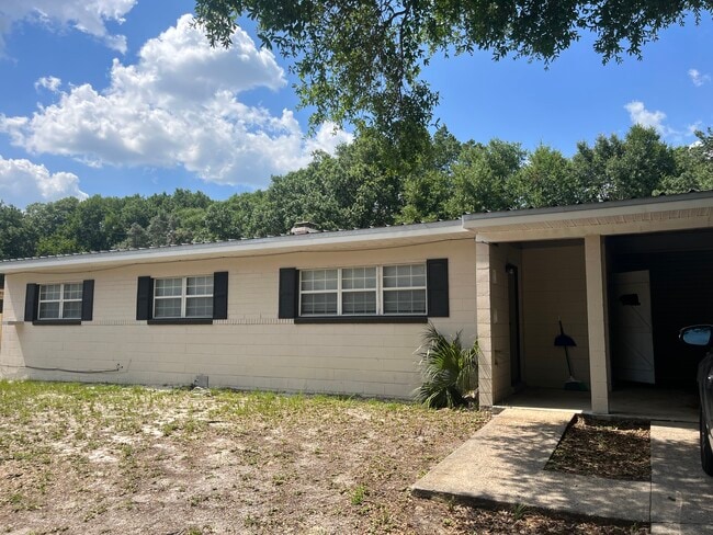 131 California Dr NE in Fort Walton Beach, FL - Foto de edificio - Building Photo