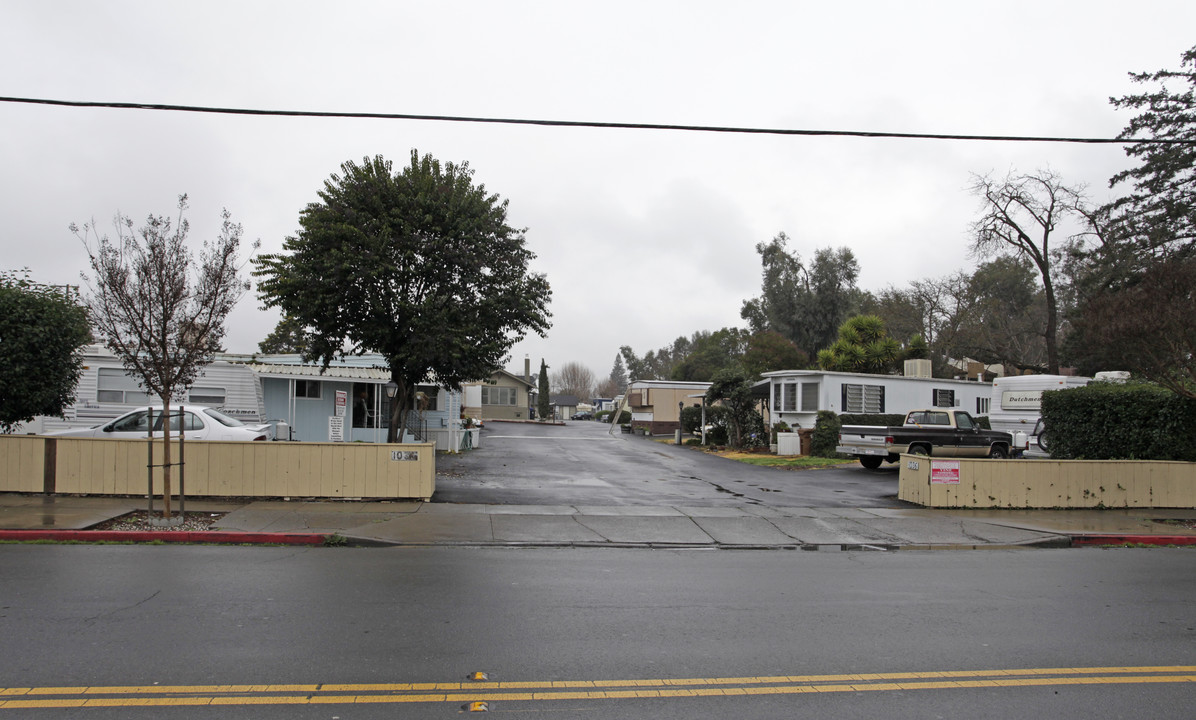 1036 Pueblo Ave in Napa, CA - Foto de edificio