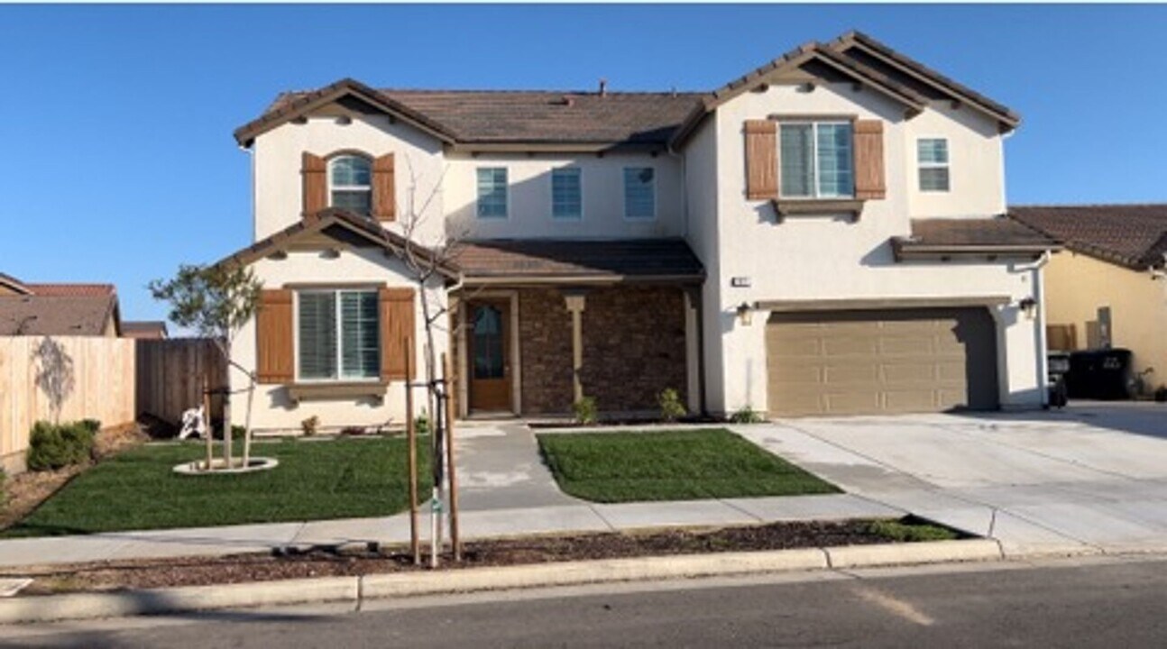 1821 W Corvina Ave in Visalia, CA - Building Photo