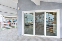 2206 W Oceanfront in Newport Beach, CA - Foto de edificio - Building Photo