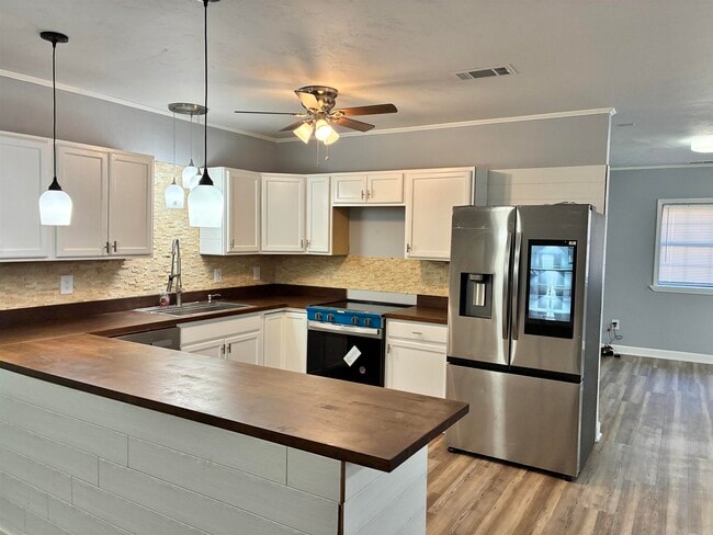 1852 Hopkins Dr in Tallahassee, FL - Building Photo - Building Photo