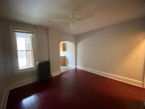 74 E Church Ln in Philadelphia, PA - Foto de edificio - Building Photo