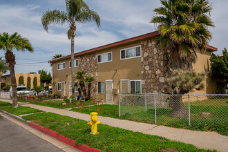 595 7th St in Imperial Beach, CA - Foto de edificio - Building Photo