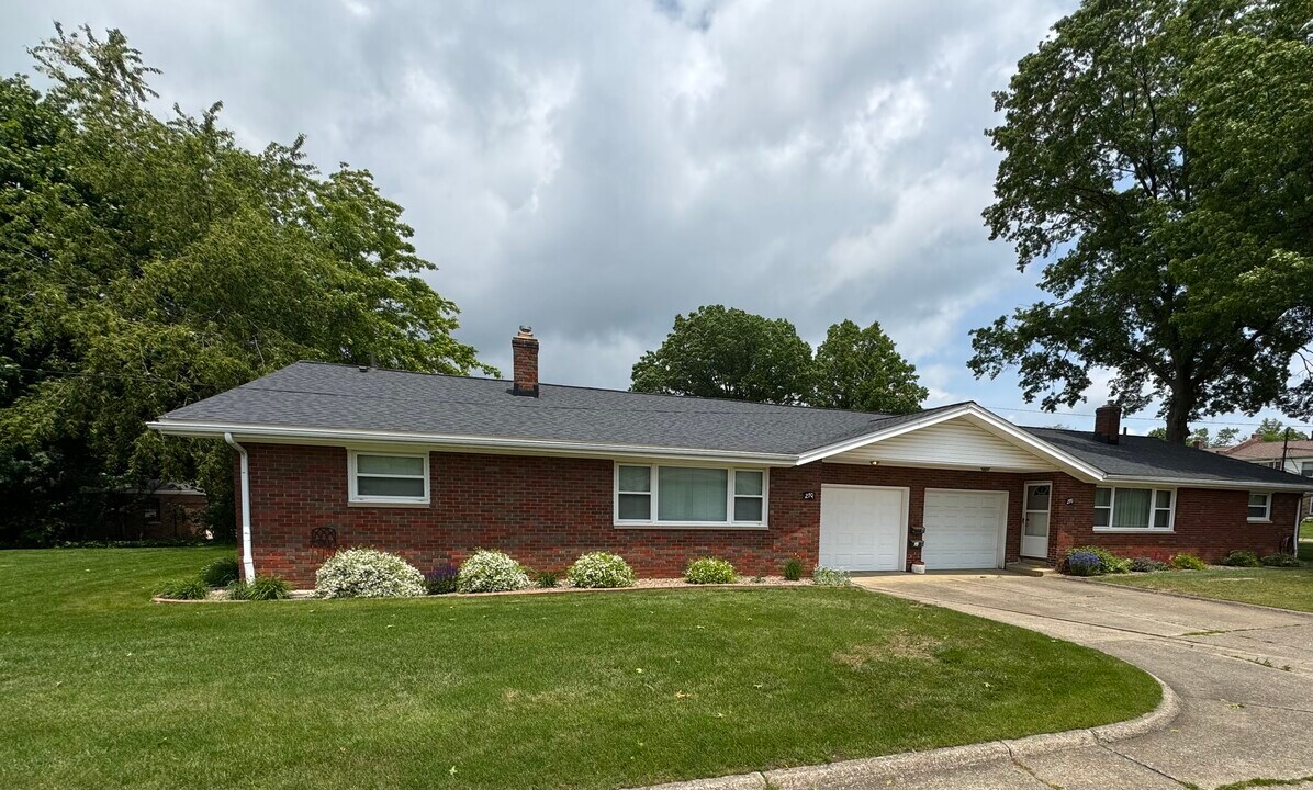 270 Kenridge Rd, Unit B in Fairlawn, OH - Building Photo
