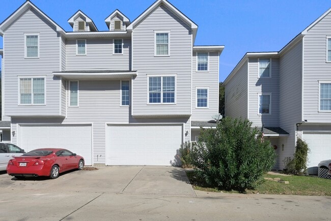 135 Binnacle Ct in Willis, TX - Building Photo - Building Photo