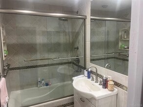 7 Village Ln in Woodbury, NY - Building Photo - Building Photo