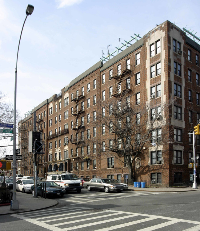 899 Montgomery St in Brooklyn, NY - Building Photo - Building Photo