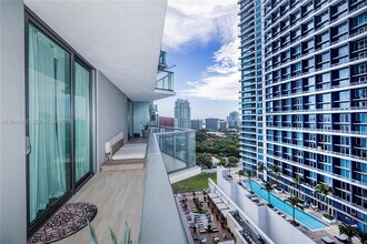 1300 S Miami Ave, Unit 2210 in Miami, FL - Foto de edificio - Building Photo