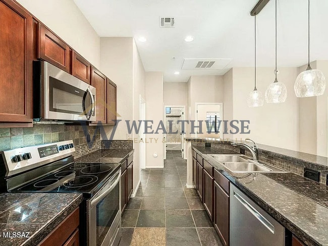 2010 E River Rd in Tucson, AZ - Building Photo - Building Photo