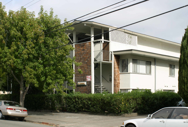 210 Mission Ave in San Rafael, CA - Building Photo - Building Photo