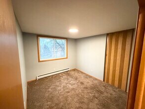 9147 Highway 55, Unit 301 in Golden Valley, MN - Foto de edificio - Building Photo