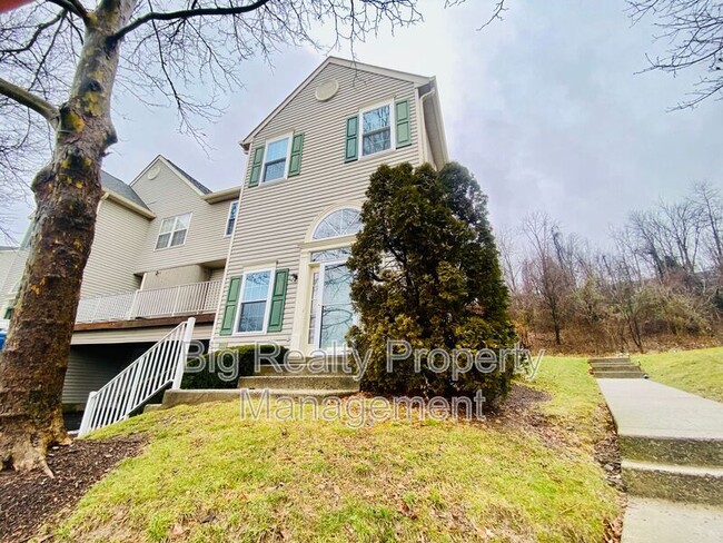 property at 475 Stoneglen St