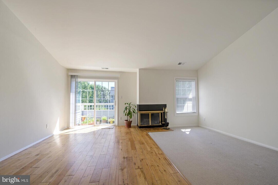 112 Lowell Ct-Unit -12 in Princeton, NJ - Building Photo