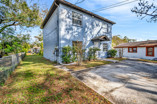 1724 E River Cove St, Unit Apt A in Tampa, FL - Building Photo - Building Photo