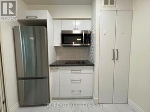 1055 Bay St. in Toronto, ON - Building Photo - Building Photo