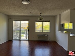 982 S New Hampshire Ave in Los Angeles, CA - Building Photo - Building Photo