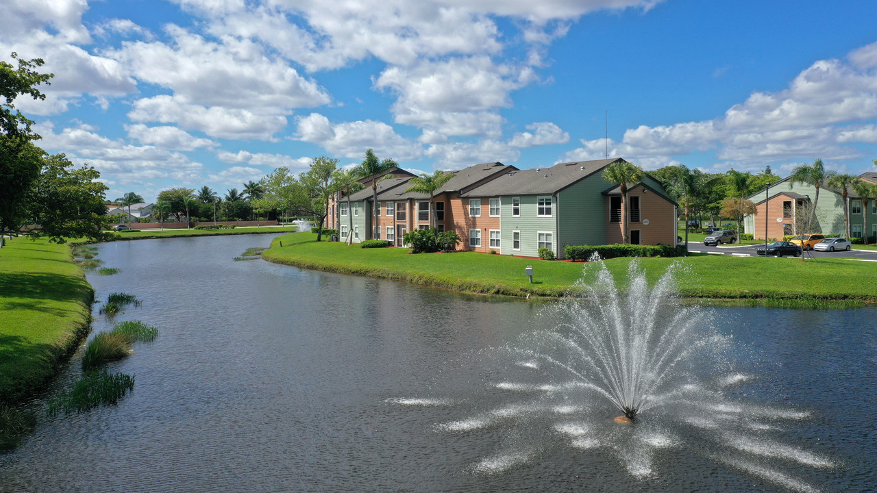 Visions at Willow Pond in West Palm Beach, FL - Foto de edificio