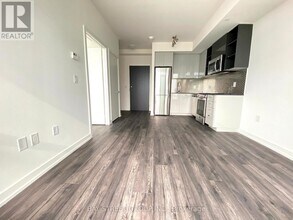 10 De Boers Dr in Toronto, ON - Building Photo - Building Photo