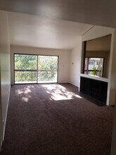 440 Veteran Ave, Unit 405 in Los Angeles, CA - Building Photo - Building Photo