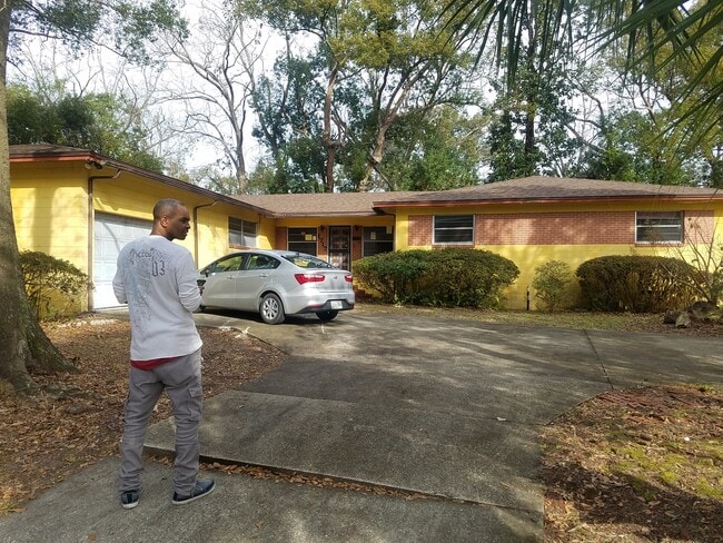 property at 1717 W 43rd St