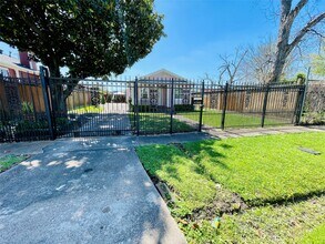 1205 Nadine St in Houston, TX - Building Photo - Building Photo