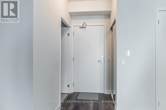 4055-4055 Parkside Village Dr in Mississauga, ON - Building Photo - Building Photo