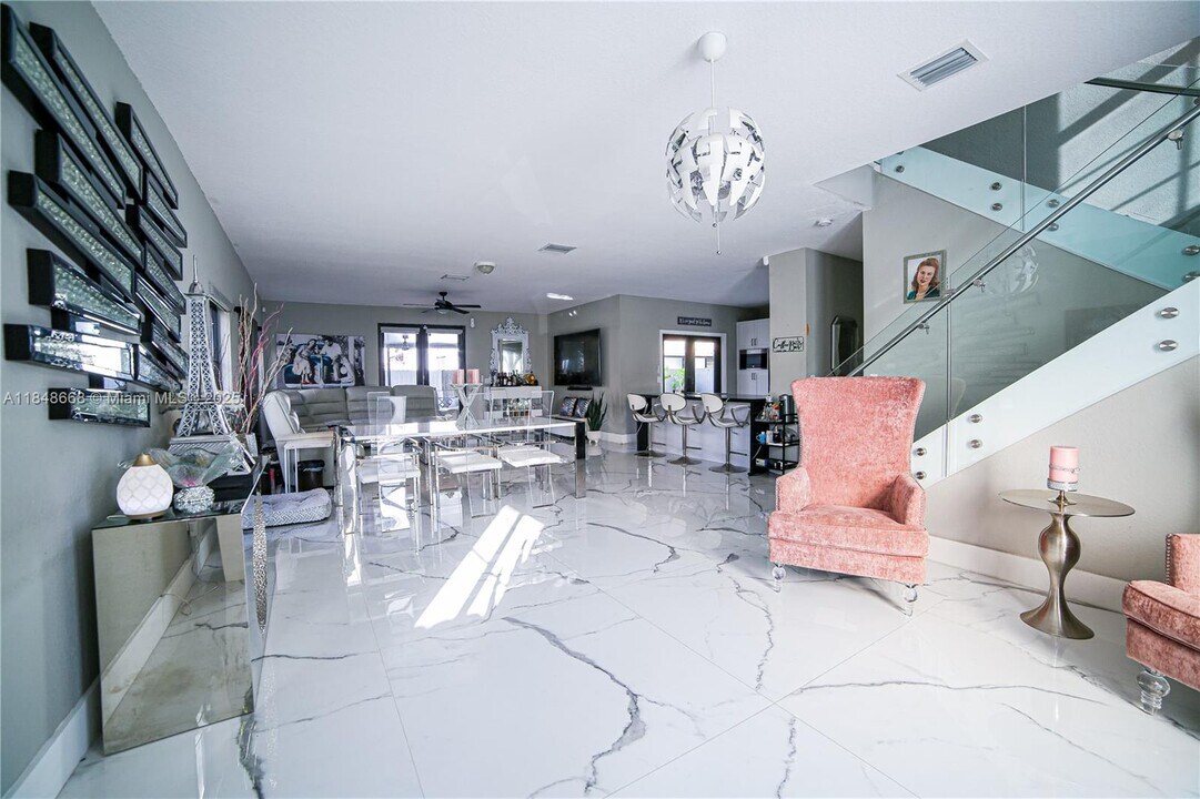 23030 SW 114th Path in Miami, FL - Building Photo