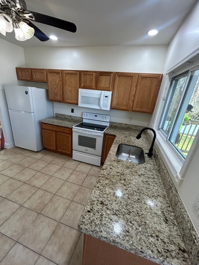 1202 W Elm St, Unit 1w in Scranton, PA - Building Photo - Building Photo