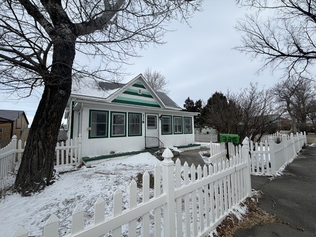 338 N 2nd St in Douglas, WY - Building Photo - Building Photo