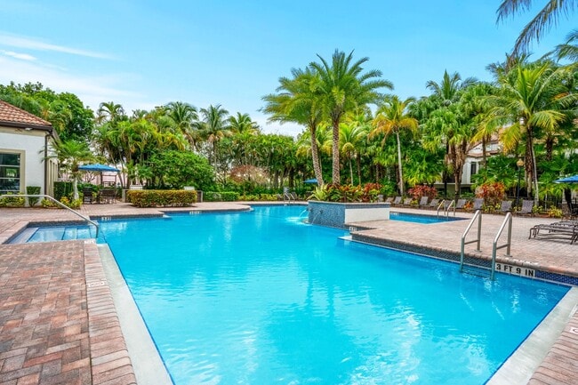 The Villas at Wyndham Lakes in Coral Springs, FL - Building Photo - Building Photo