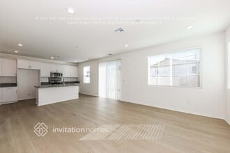 2447 Gunner Ridge Way in Rialto, CA - Foto de edificio - Building Photo