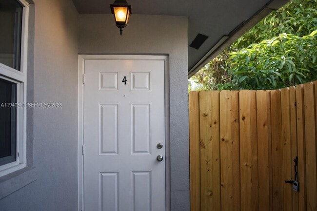 3841 NE 3rd Ave in Oakland Park, FL - Building Photo - Building Photo