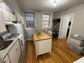 29 Myrtle St, Unit B in Boston, MA - Foto de edificio - Building Photo