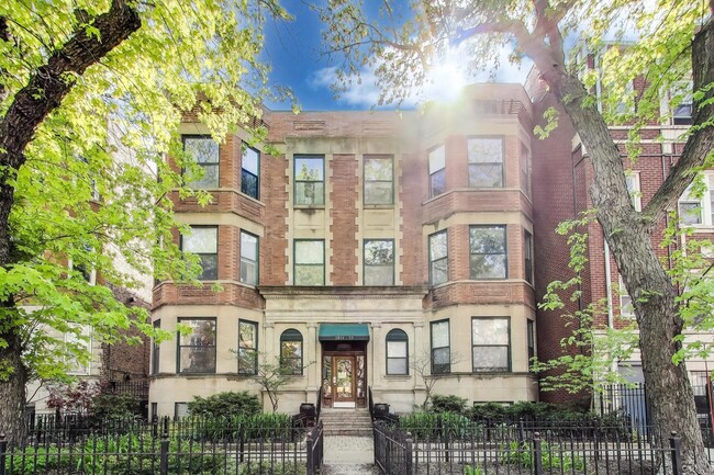 property at 2833 N Burling St