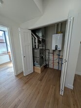 107 W Washington St in Exira, IA - Foto de edificio - Building Photo