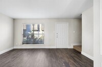 1000 Cypress Station Dr, Unit 1713 in Houston, TX - Building Photo - Building Photo