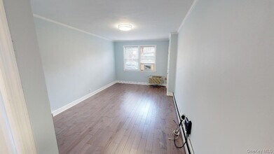 67-12 Juno St, Unit 1 in Queens, NY - Foto de edificio - Building Photo