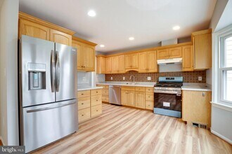 8000 Lady Lewis Ct in Springfield, VA - Building Photo - Building Photo