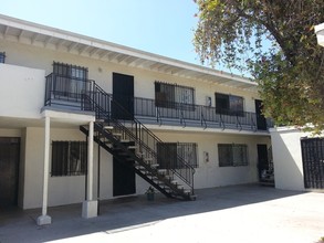 570 E Pleasant St in Long Beach, CA - Foto de edificio - Building Photo