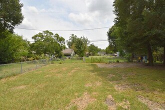 7331 Iwo Jima Rd in Houston, TX - Building Photo - Building Photo