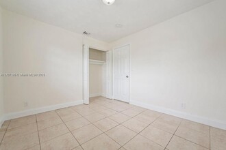 2439 Fletcher St in Hollywood, FL - Building Photo - Building Photo