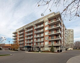 777 Steeles Ave W in Toronto, ON - Building Photo